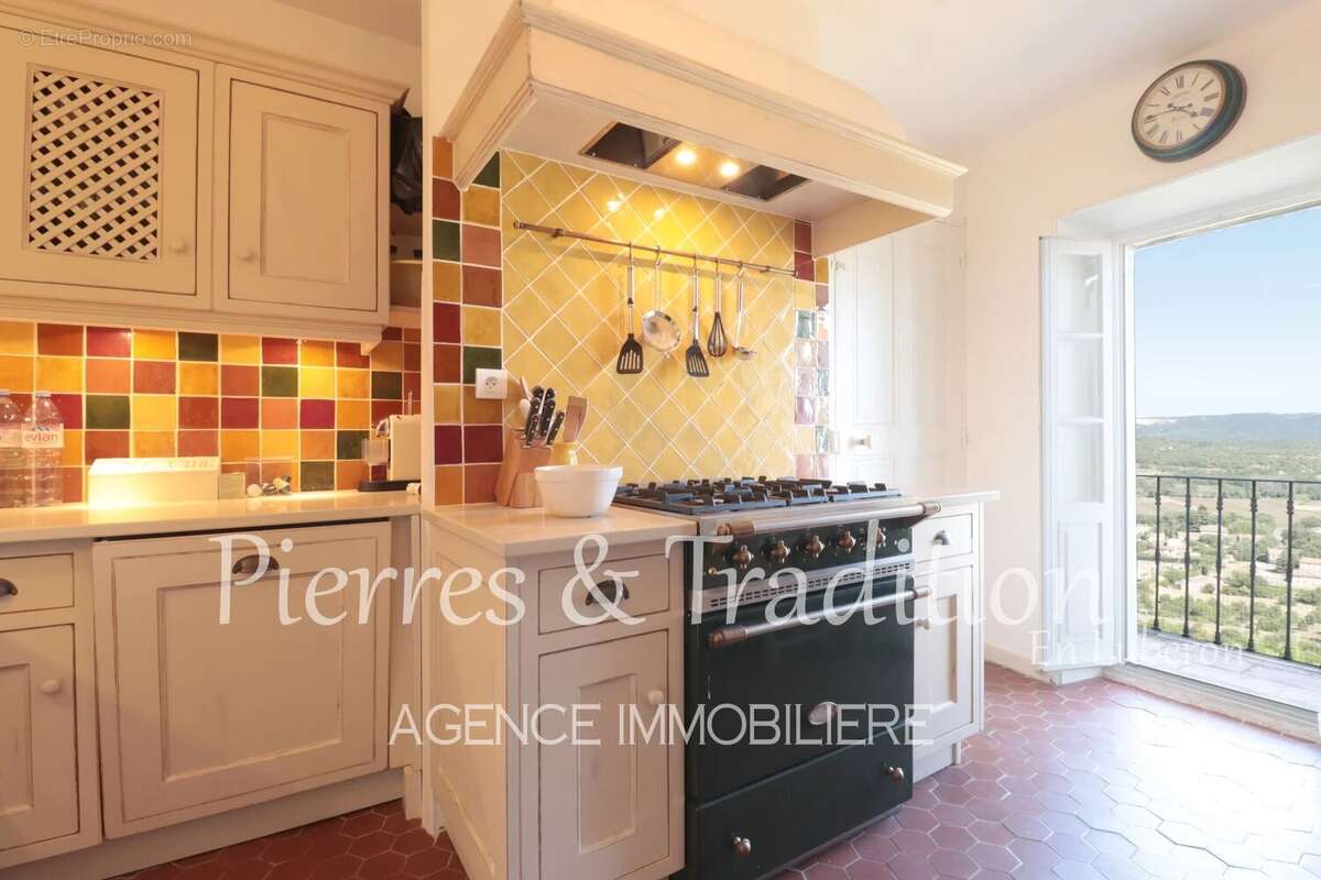 Maison à SIMIANE-LA-ROTONDE