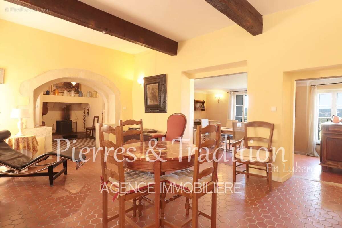 Maison à SIMIANE-LA-ROTONDE