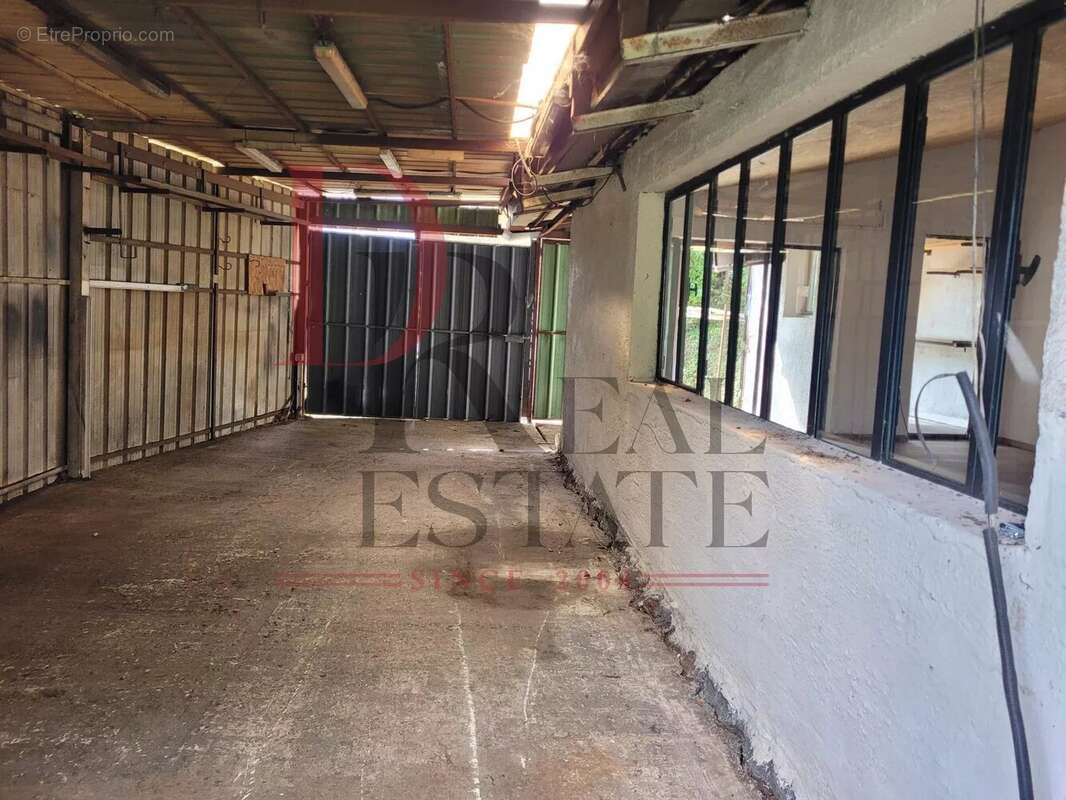 Commerce à LE BAR-SUR-LOUP