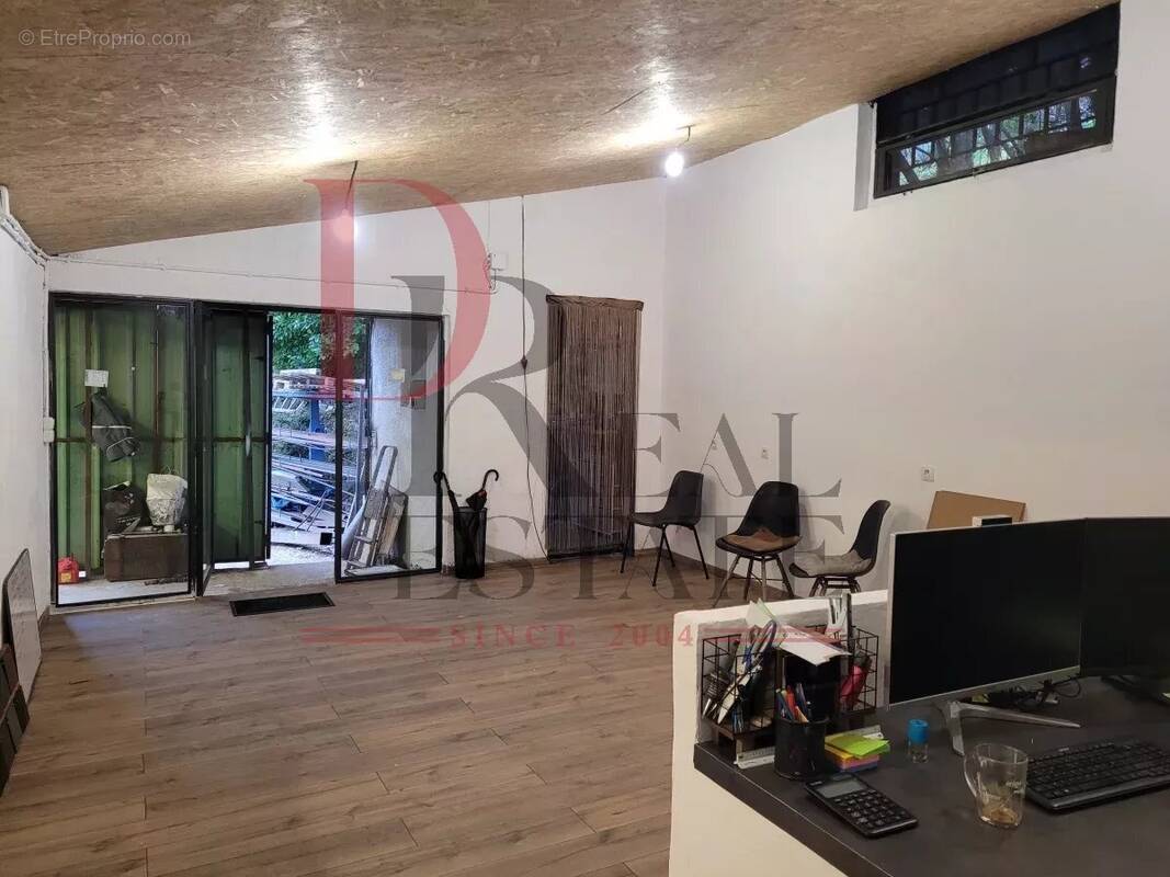 Commerce à LE BAR-SUR-LOUP