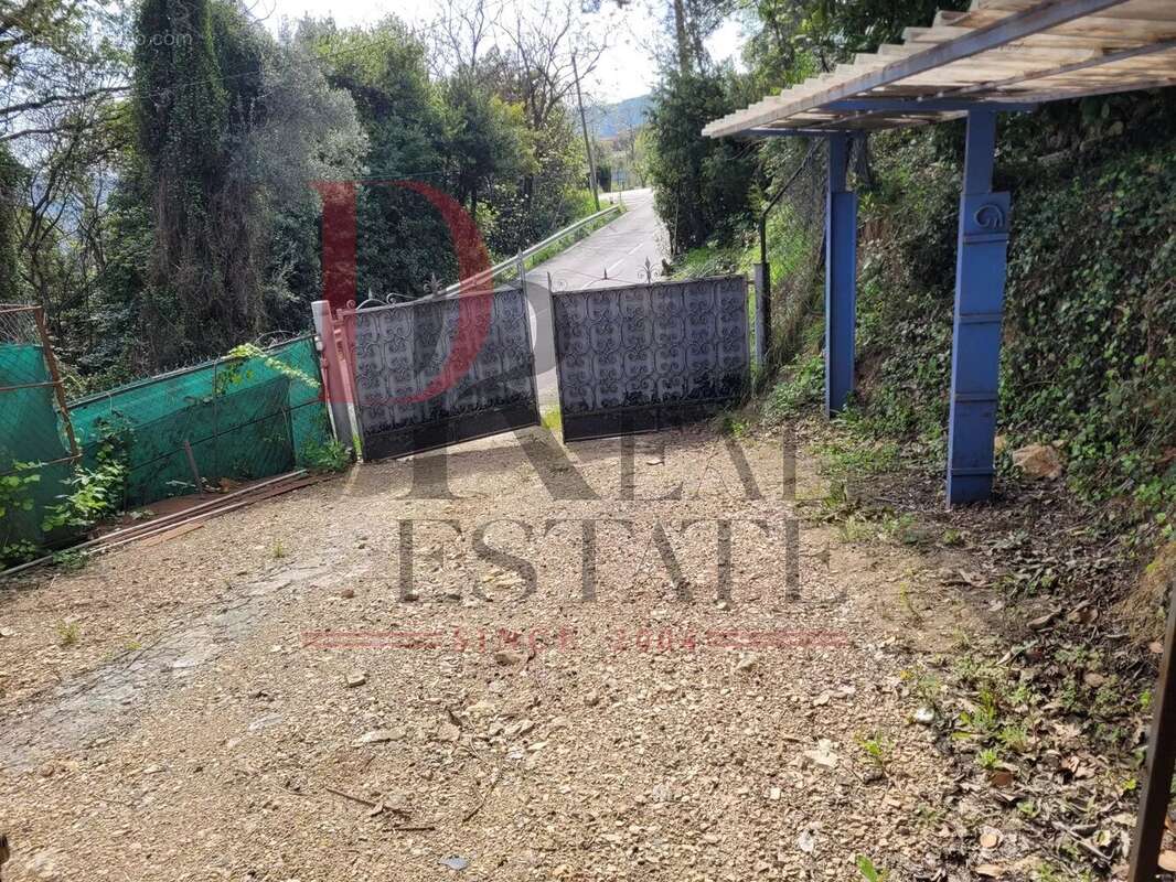 Commerce à LE BAR-SUR-LOUP