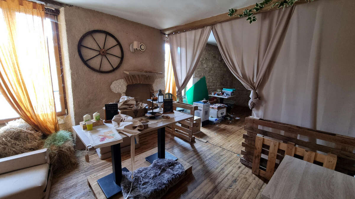 20250712_142228 - Commerce à SAINT-PARDOUX-LA-RIVIERE