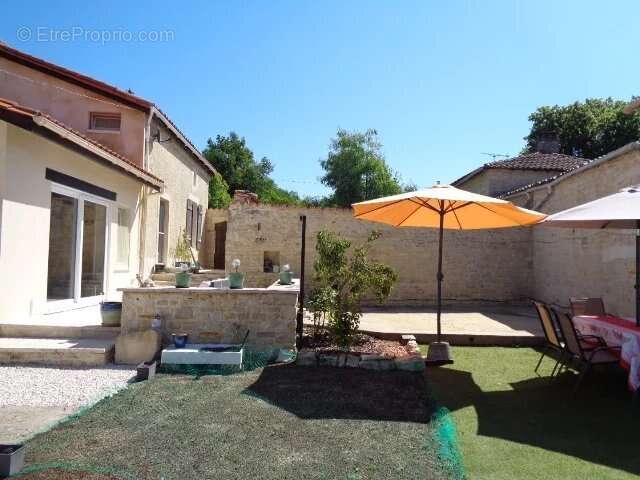 Maison à SAINT-FRAIGNE