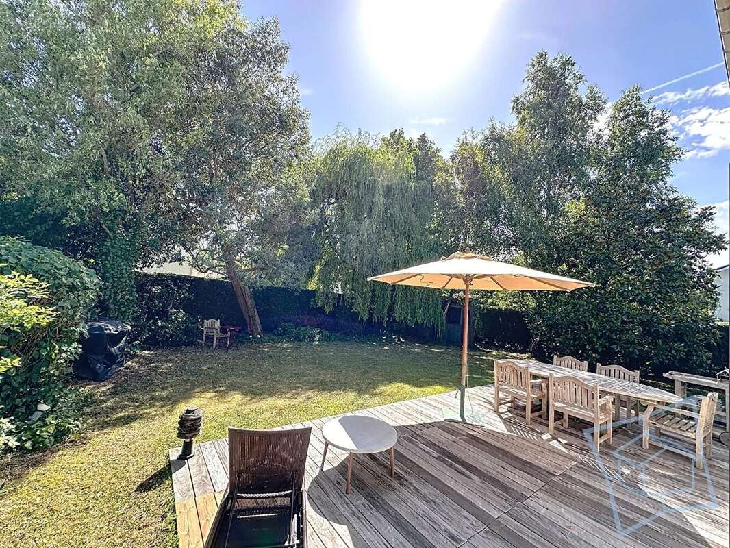 Maison à VOISINS-LE-BRETONNEUX