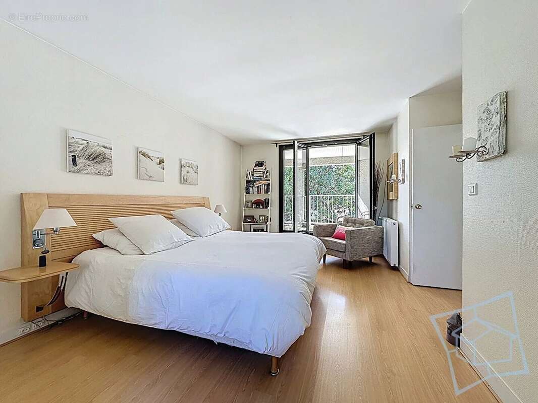 Maison à VOISINS-LE-BRETONNEUX