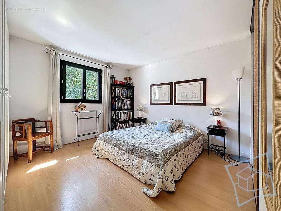 Maison à VOISINS-LE-BRETONNEUX