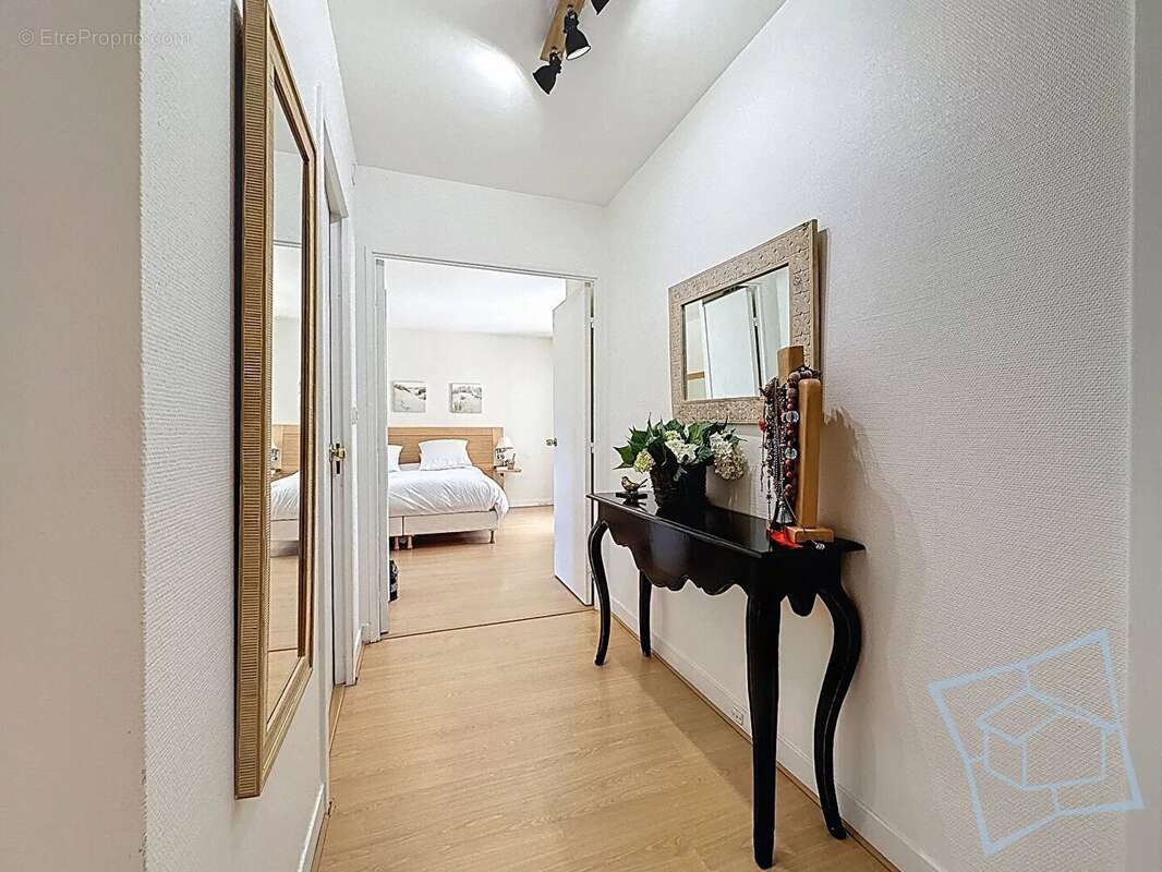 Maison à VOISINS-LE-BRETONNEUX