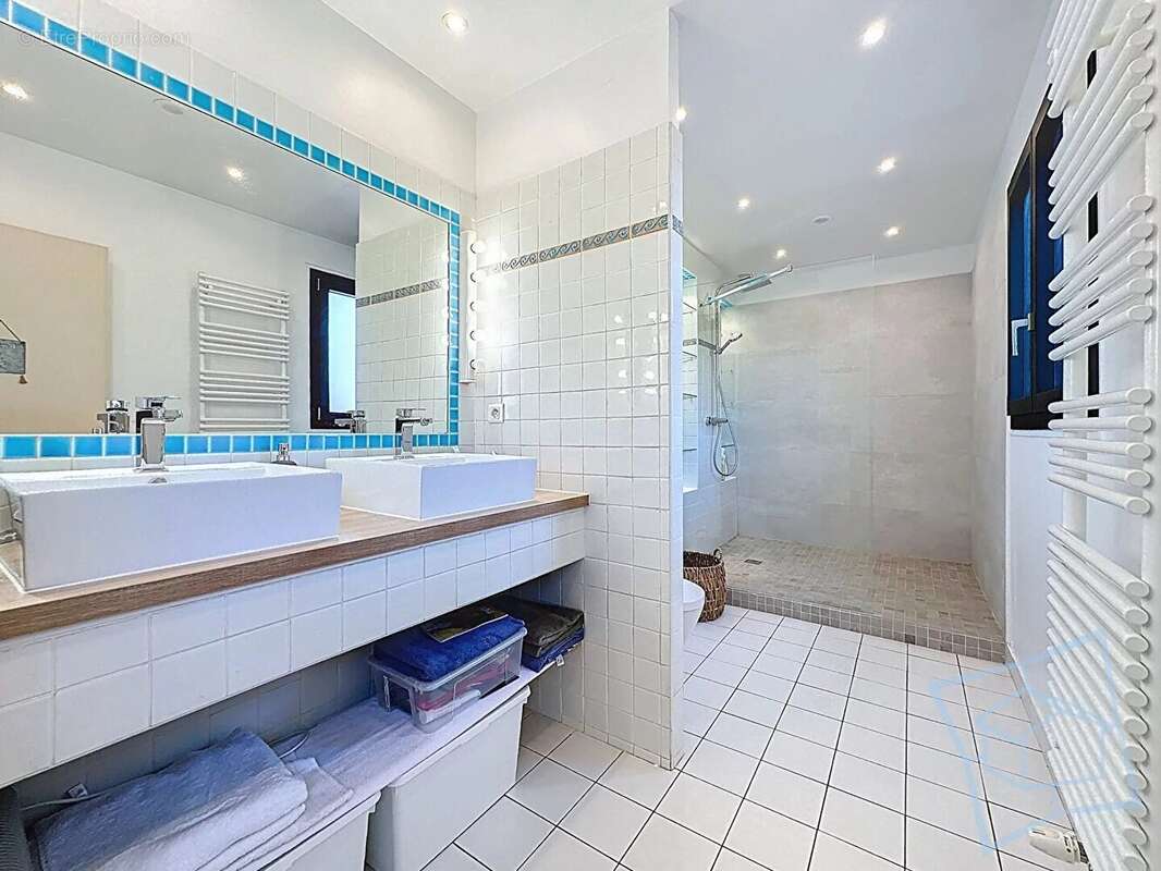 Maison à VOISINS-LE-BRETONNEUX