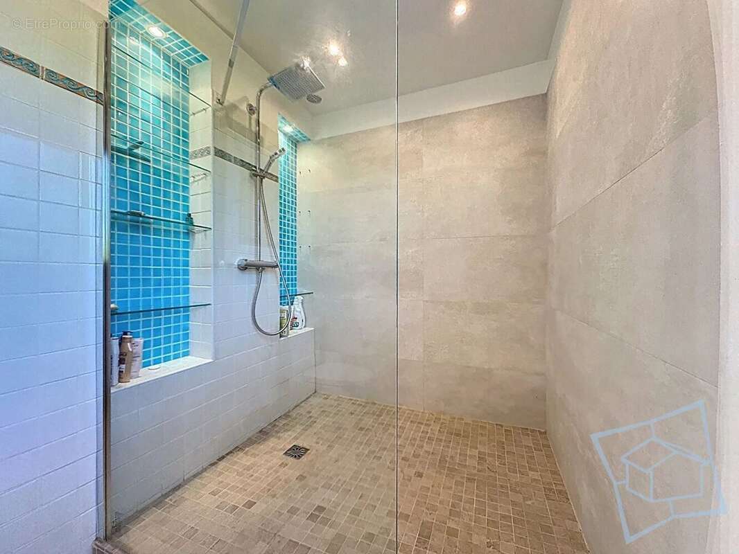 Maison à VOISINS-LE-BRETONNEUX