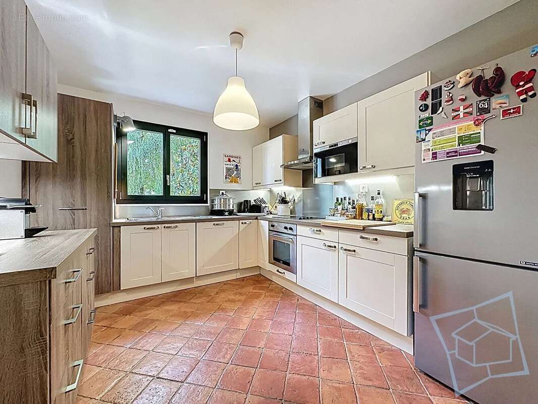 Maison à VOISINS-LE-BRETONNEUX