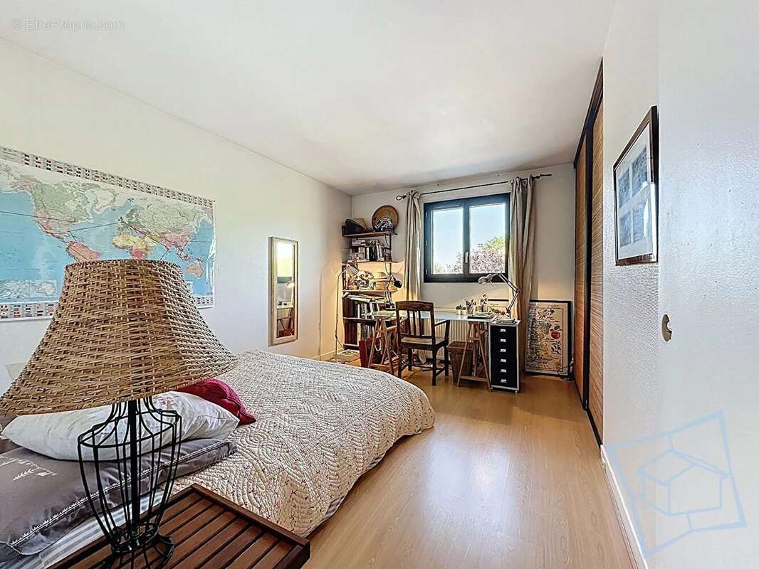 Maison à VOISINS-LE-BRETONNEUX