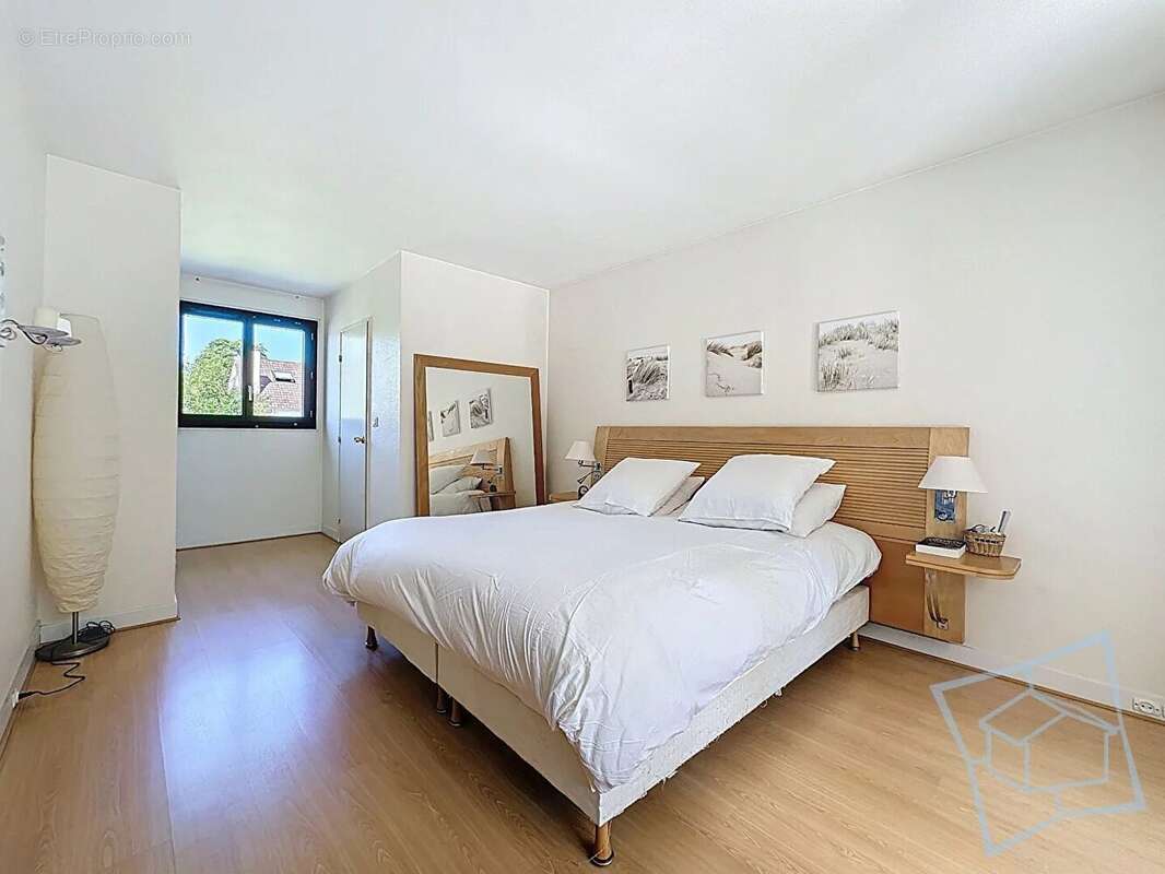 Maison à VOISINS-LE-BRETONNEUX