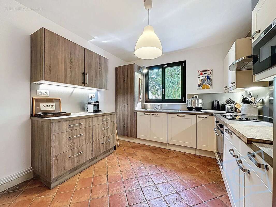 Maison à VOISINS-LE-BRETONNEUX