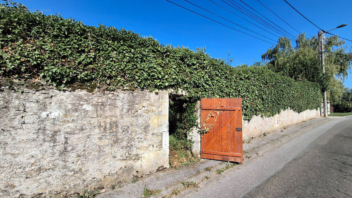 Terrain à CREPY-EN-VALOIS