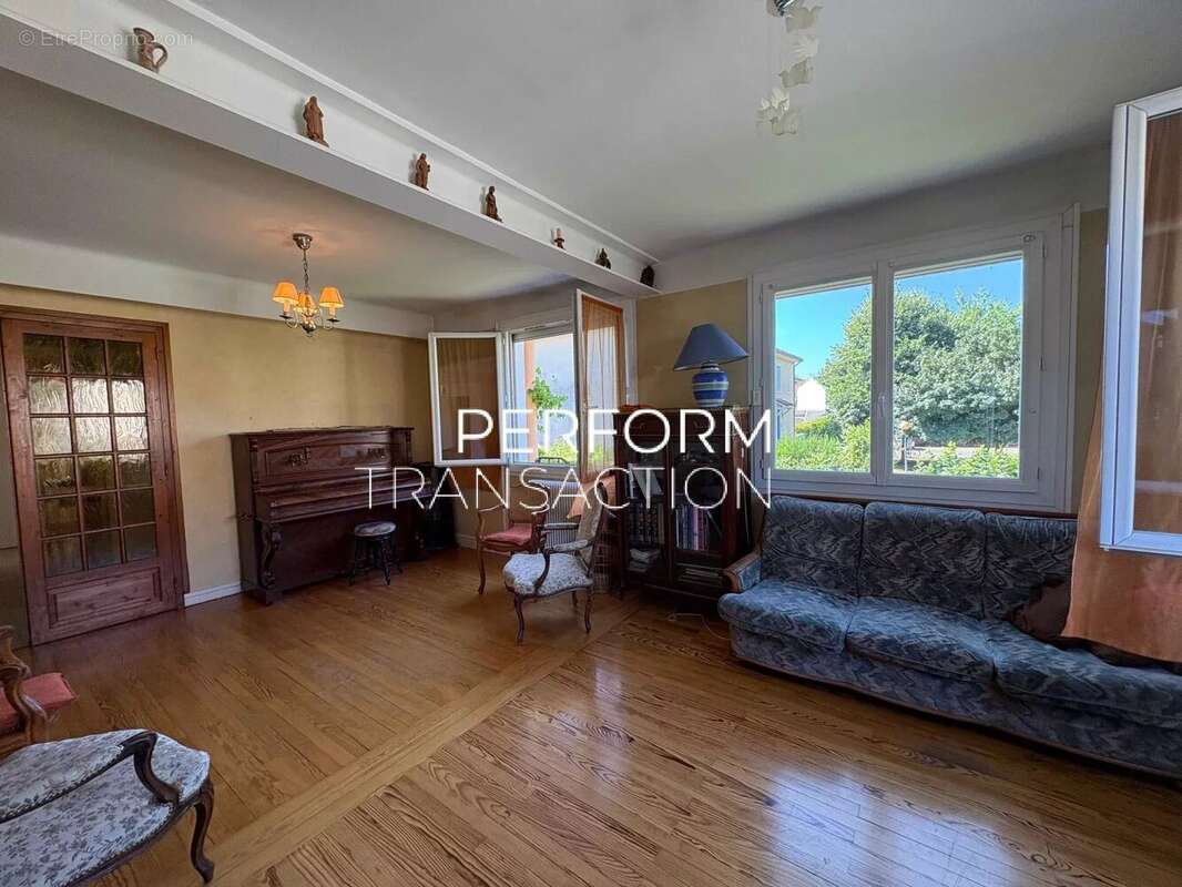 Maison à ECHIROLLES