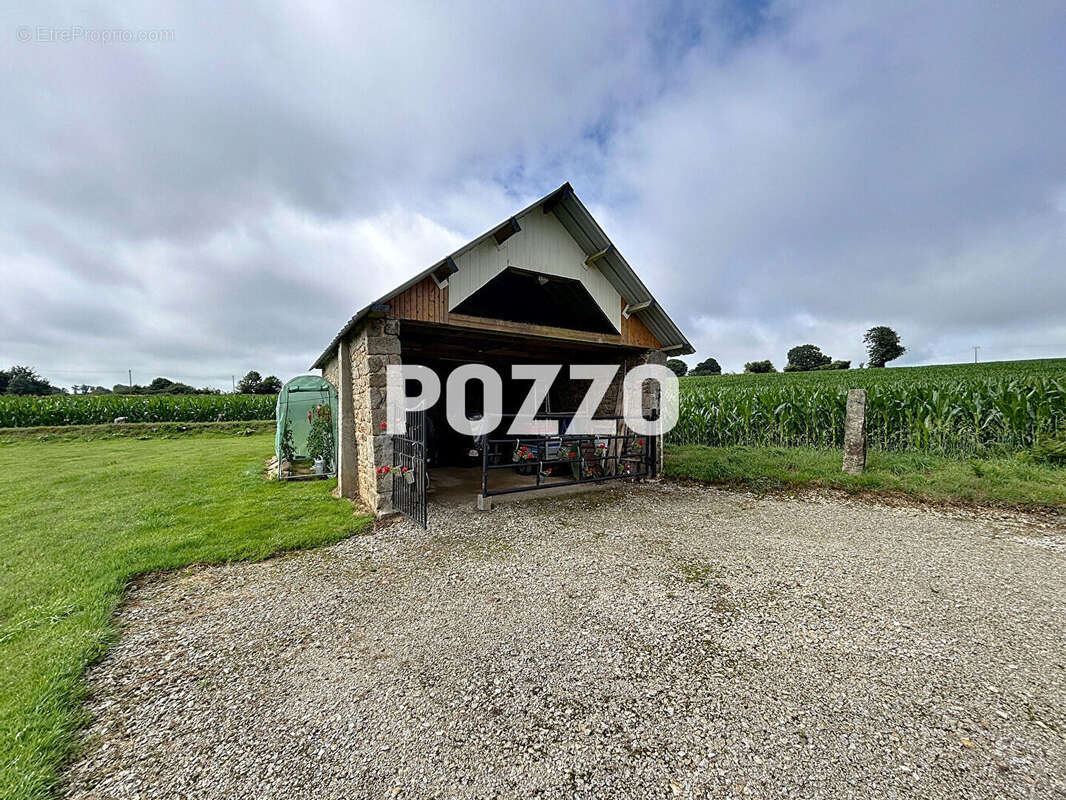 Maison à SAINT-SEVER-CALVADOS