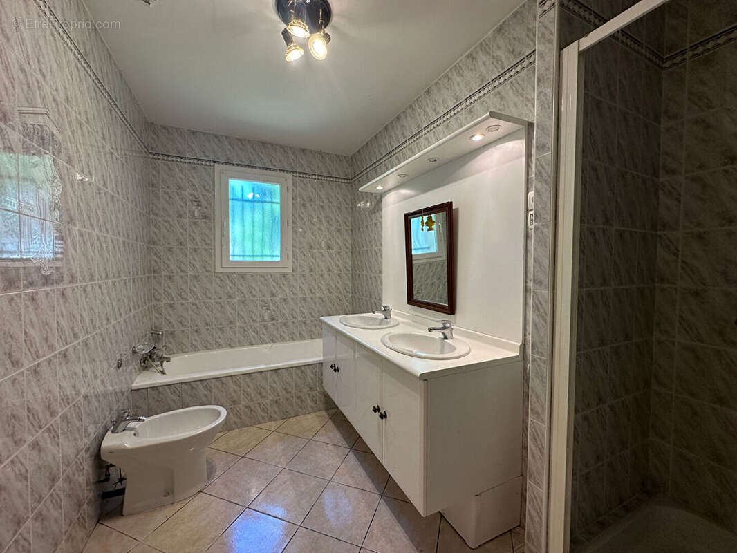 Maison à SAINT-JUERY