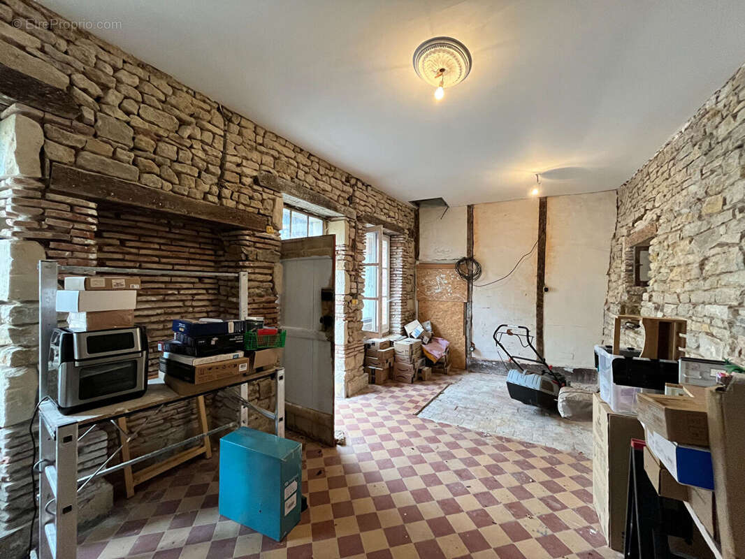 Maison à SAINT-PIERRE-LE-MOUTIER