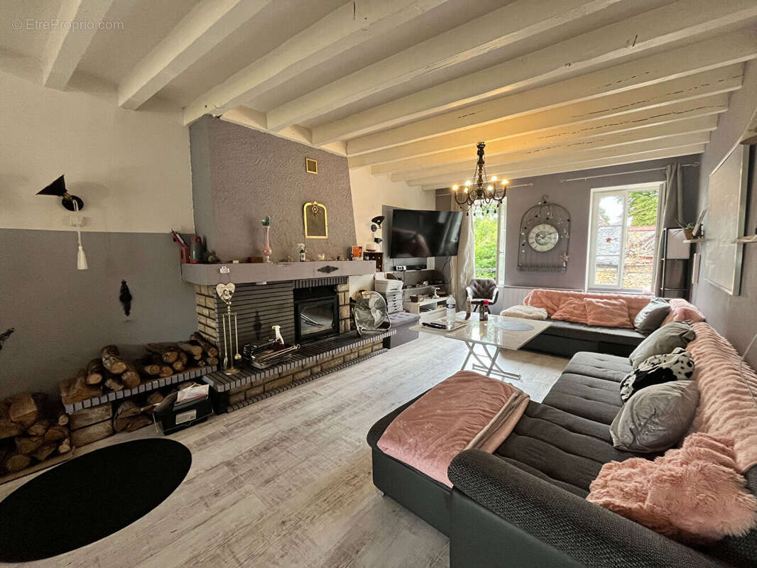 Maison à SAINT-PIERRE-LE-MOUTIER