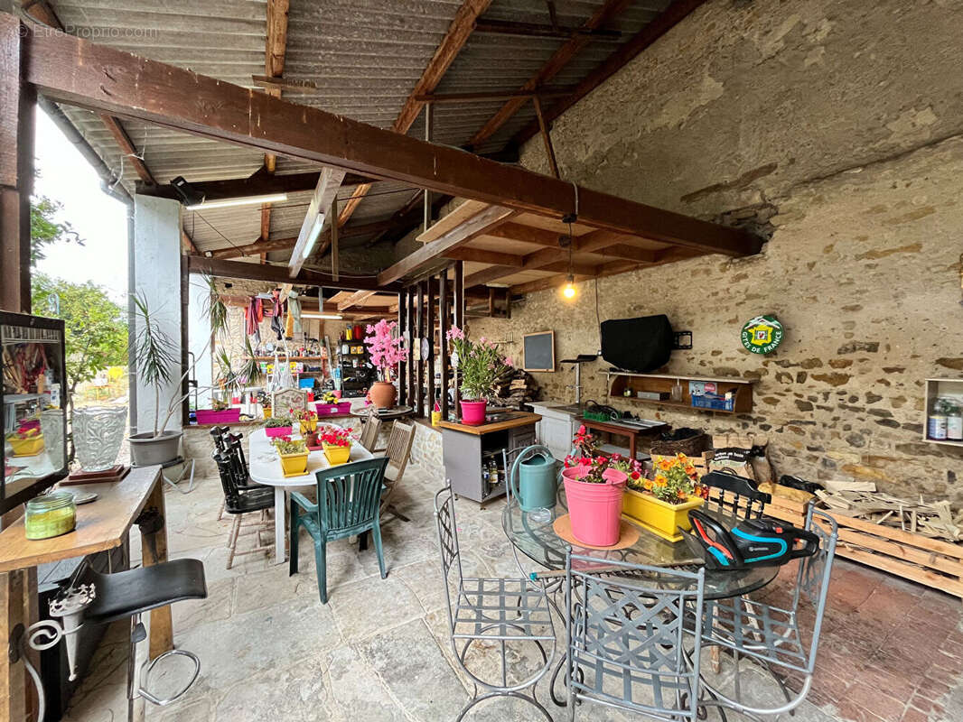 Maison à SAINT-PIERRE-LE-MOUTIER