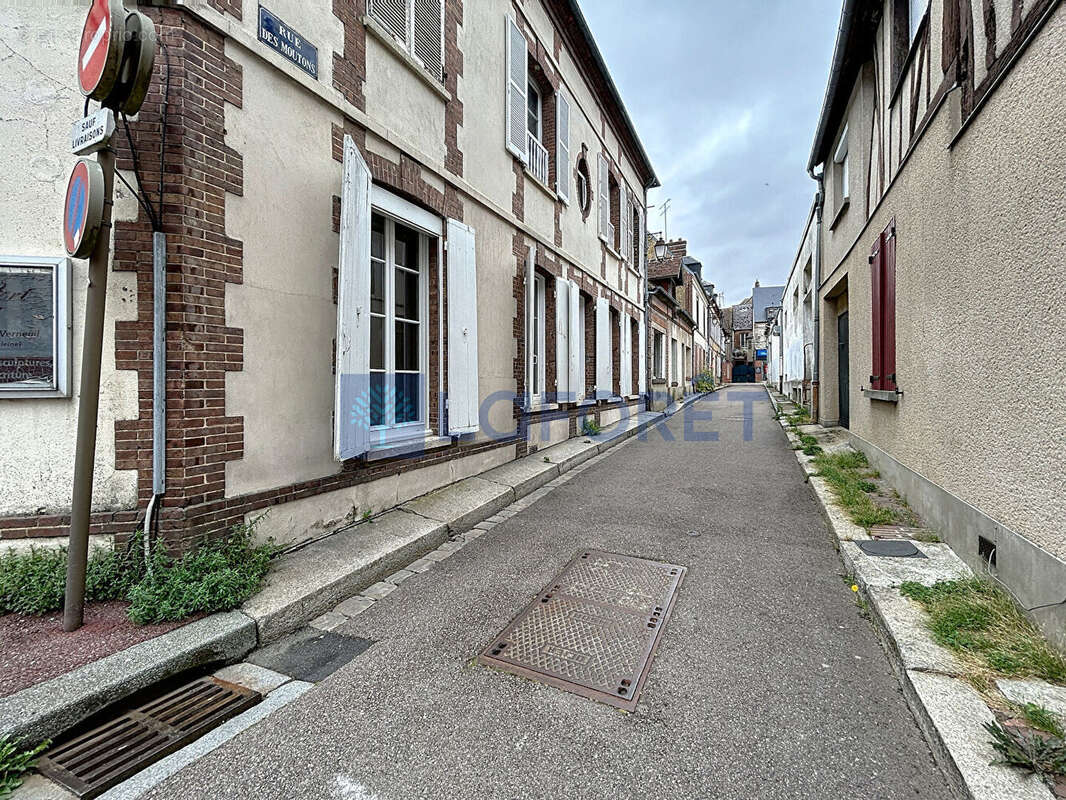 Commerce à VERNEUIL-SUR-AVRE