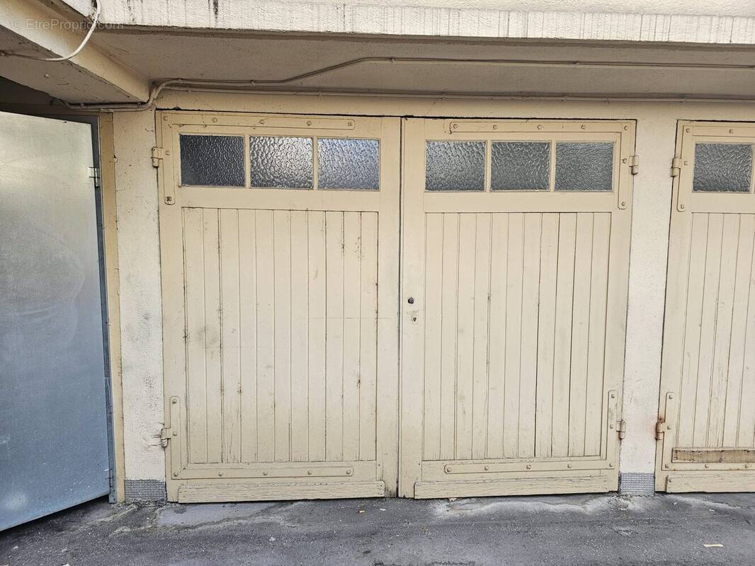 Parking à SAINT-ETIENNE