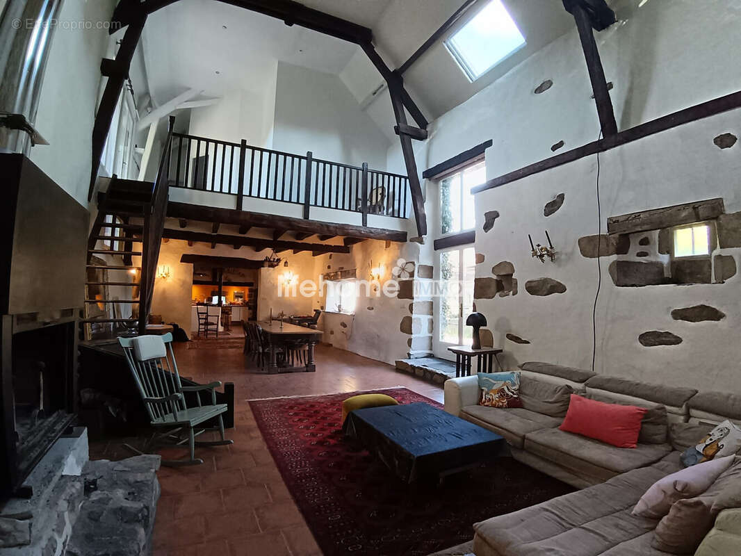 Maison à SAINT-QUENTIN-LA-CHABANNE