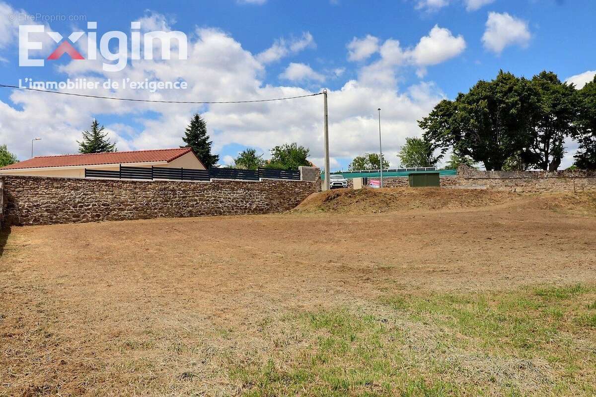 Terrain à ROIFFIEUX