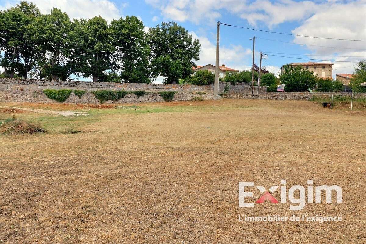 Terrain à ROIFFIEUX