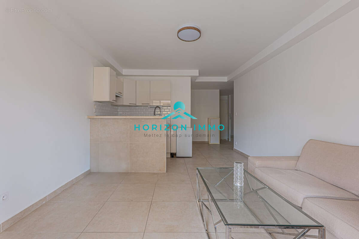 Appartement à SAINT-LAURENT-DU-VAR