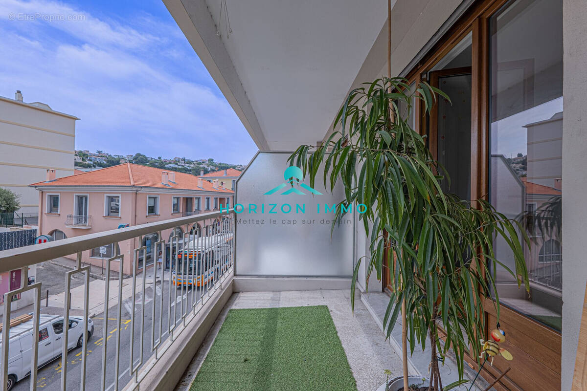 Appartement à SAINT-LAURENT-DU-VAR