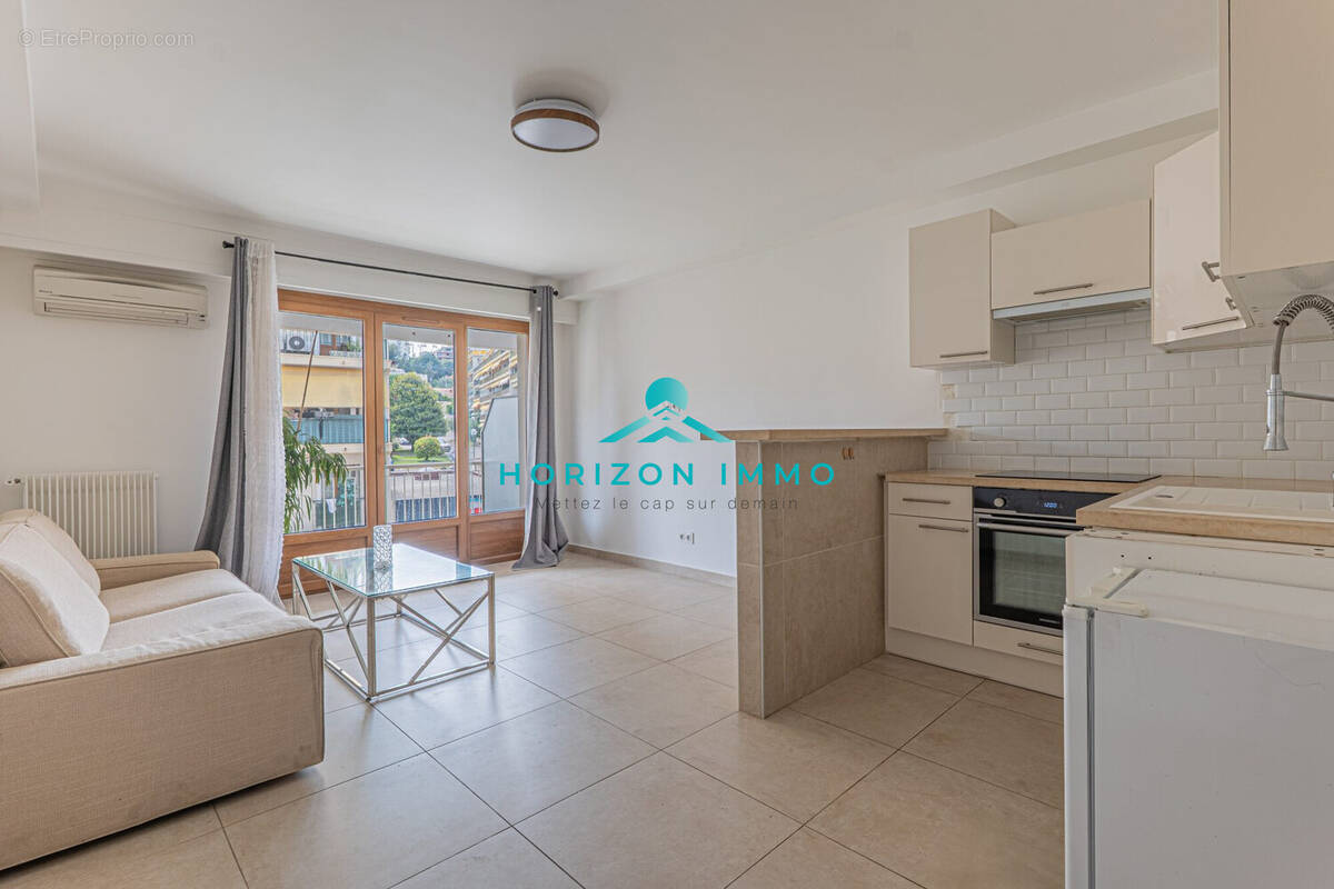 Appartement à SAINT-LAURENT-DU-VAR