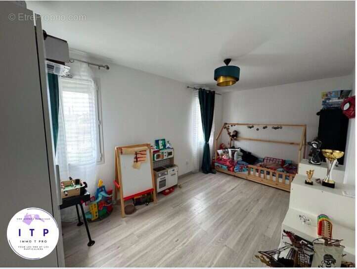 Chambre 2 - Maison à BRETIGNY-SUR-ORGE