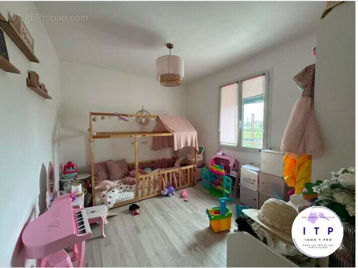 Chambre 3  - Maison à BRETIGNY-SUR-ORGE