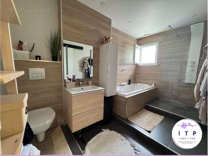 SDB R+1  - Maison à BRETIGNY-SUR-ORGE