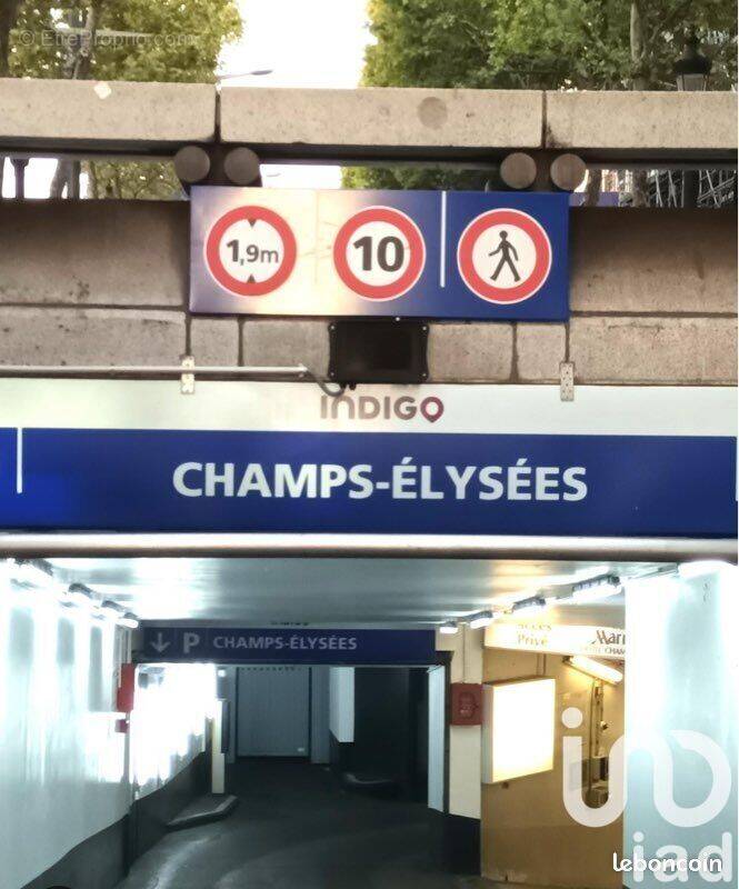 Photo 1 - Parking à PARIS-8E