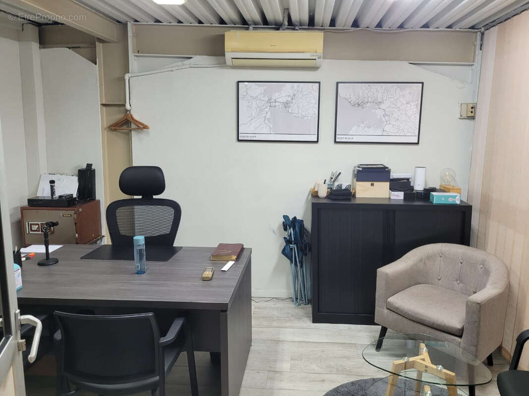 Commerce à LES ABYMES