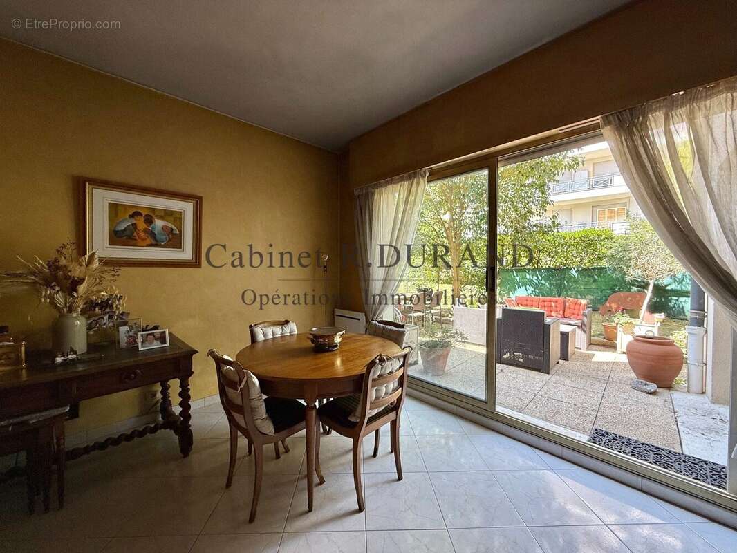 Appartement à LA GARENNE-COLOMBES
