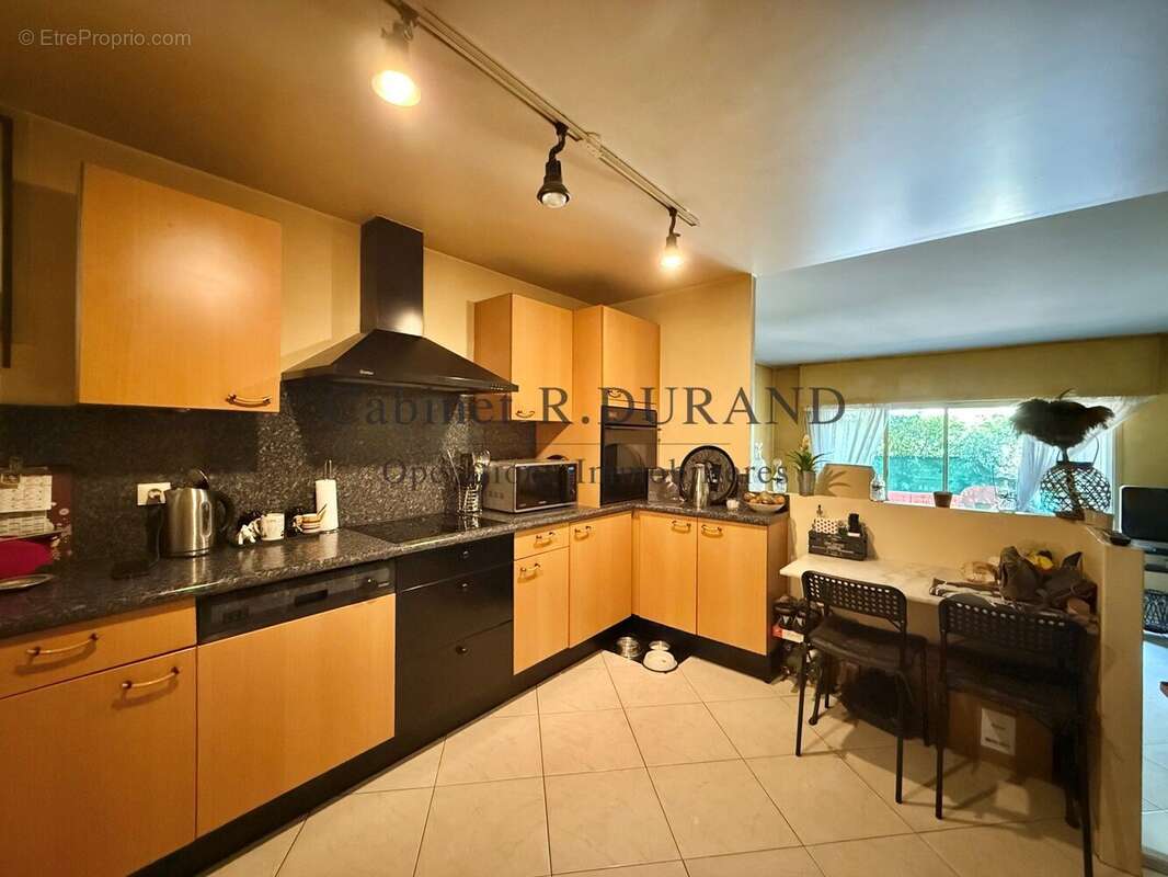 Appartement à LA GARENNE-COLOMBES