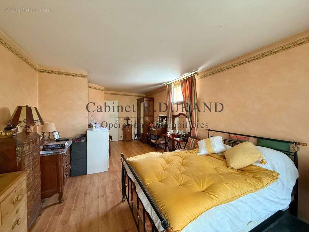 Appartement à LA GARENNE-COLOMBES