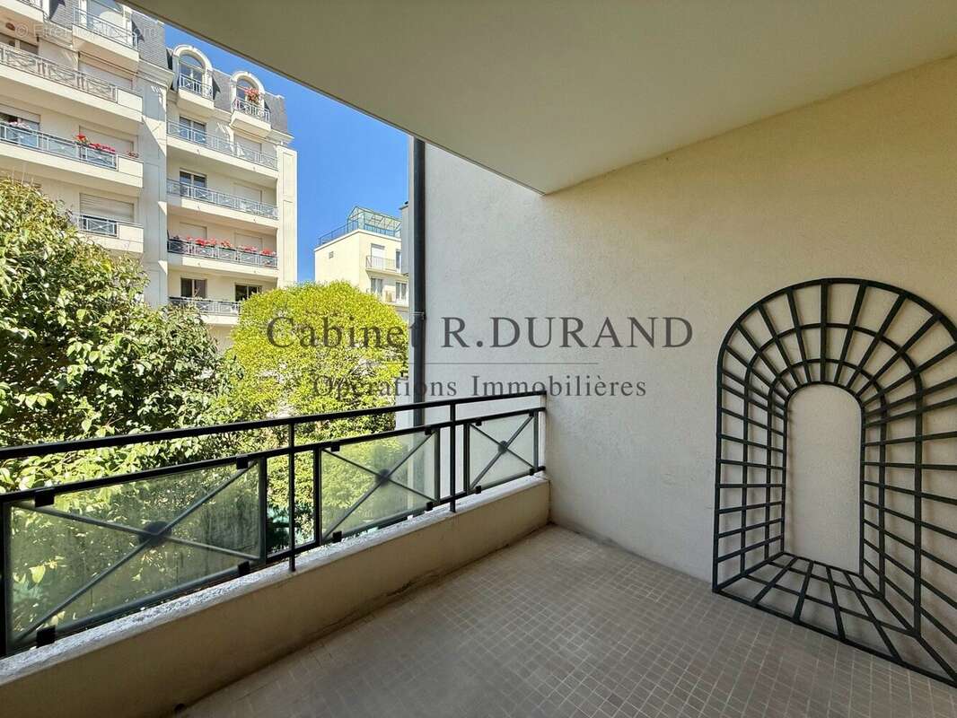 Appartement à LA GARENNE-COLOMBES