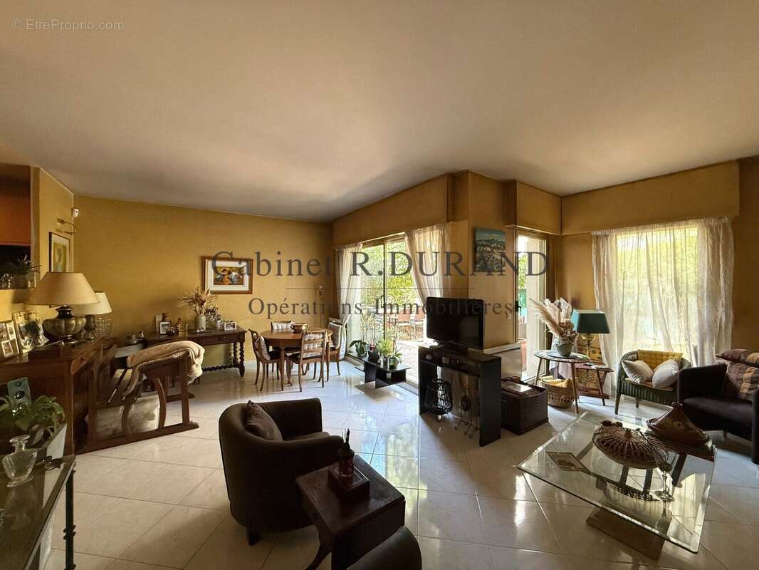 Appartement à LA GARENNE-COLOMBES