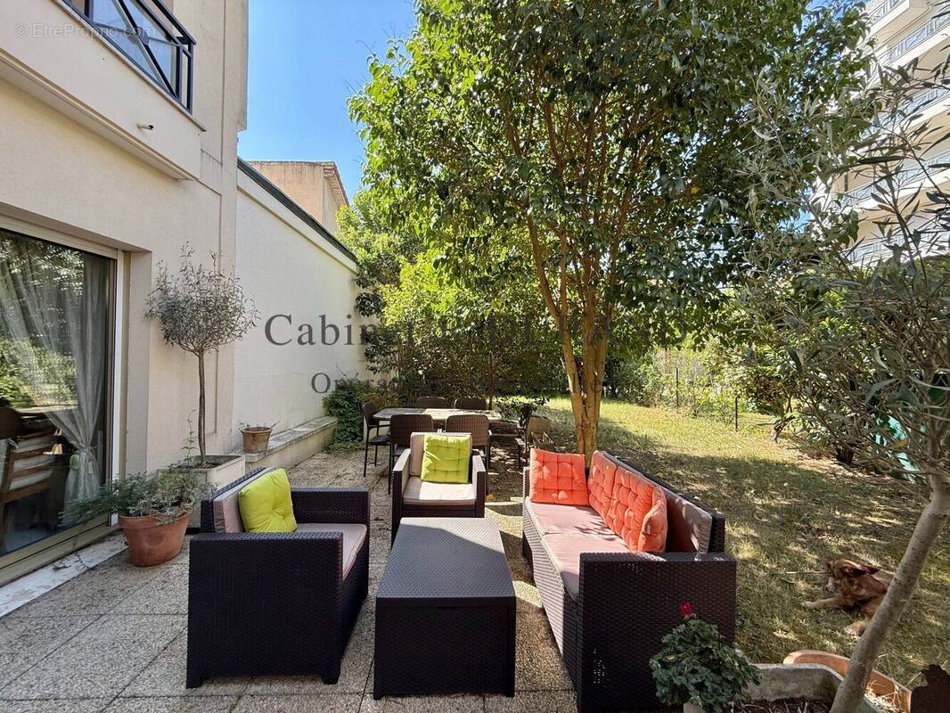 Appartement à LA GARENNE-COLOMBES