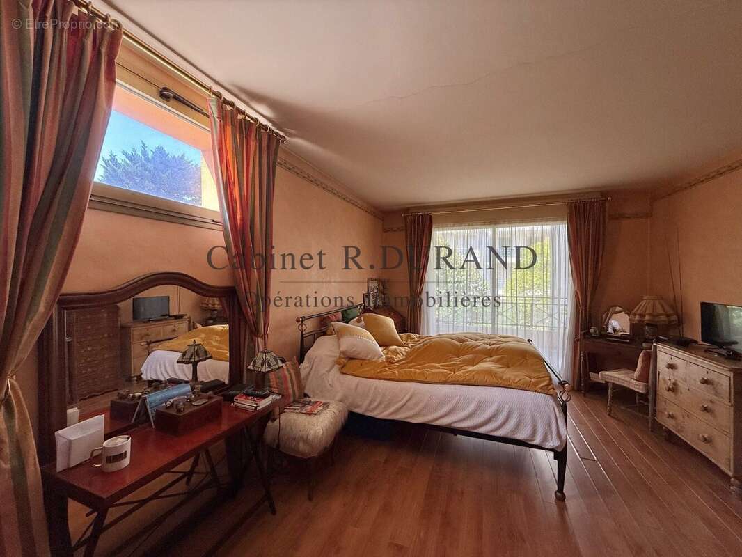 Appartement à LA GARENNE-COLOMBES