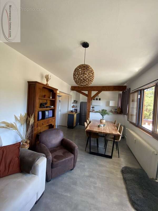 Appartement à GREOLIERES