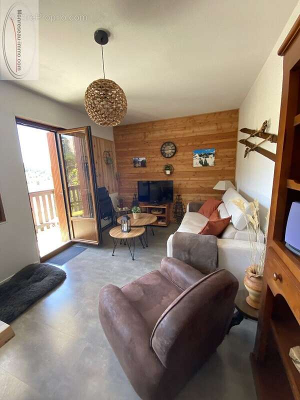 Appartement à GREOLIERES