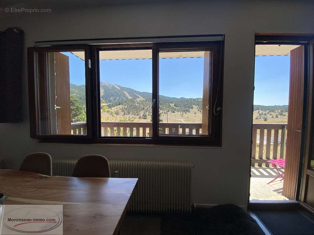 Appartement à GREOLIERES