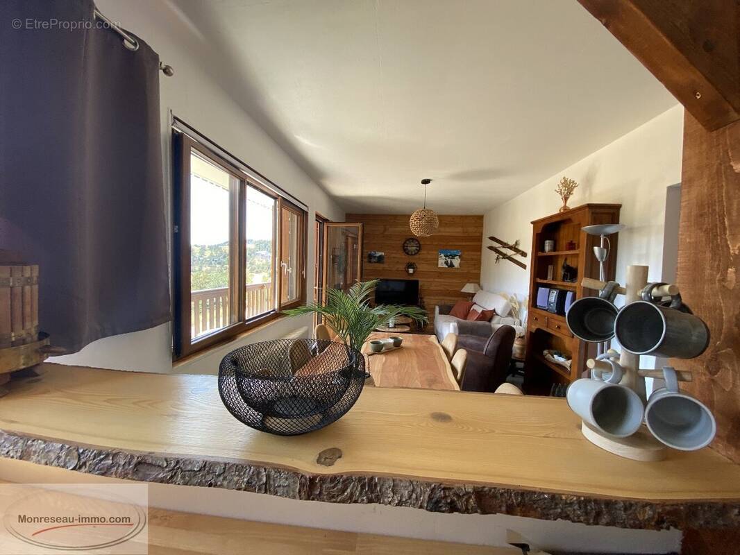 Appartement à GREOLIERES