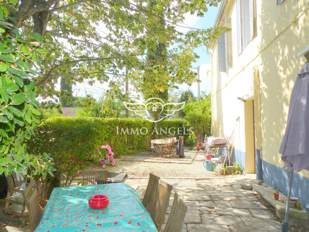 Maison à VILLEVIEILLE