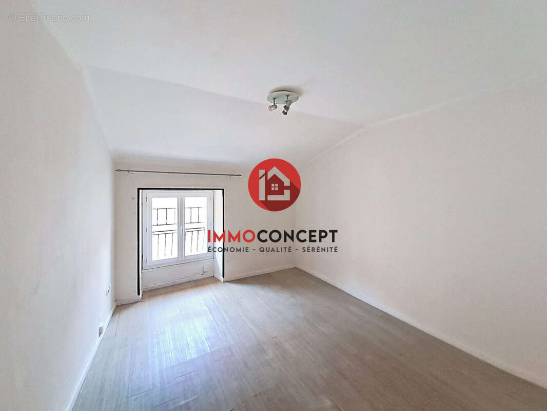 Appartement à ROQUEMAURE